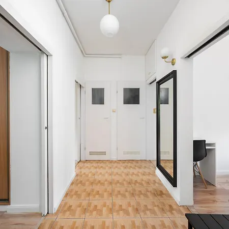 Metro Mlynow Comfort By Bookinghost 바르샤바