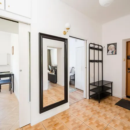 Metro Mlynow Comfort By Bookinghost Apartman Varsó